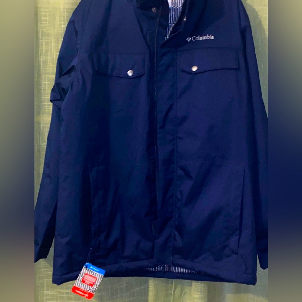 NWT Columbia Thermal Coil Jacket. Nice thick Jacket ..Navy blue LG